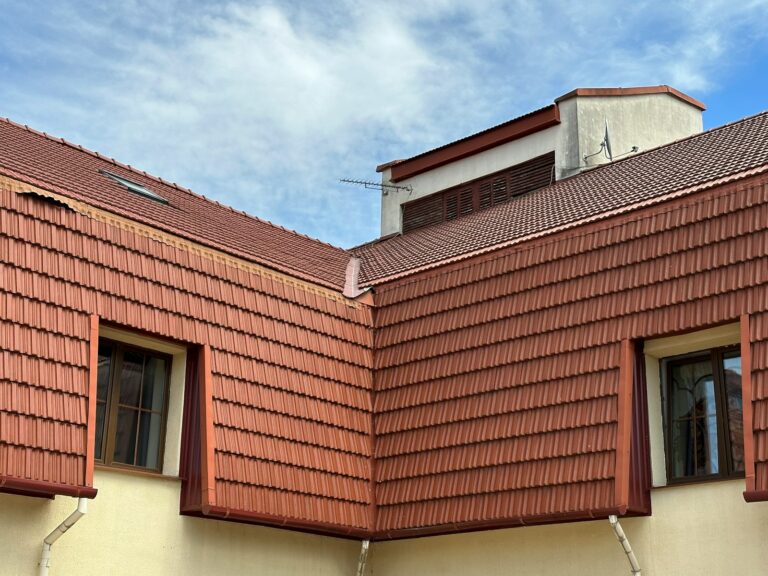 Gont na dach - ponadczasowy wybór dla estetyki i trwałości twojego domu