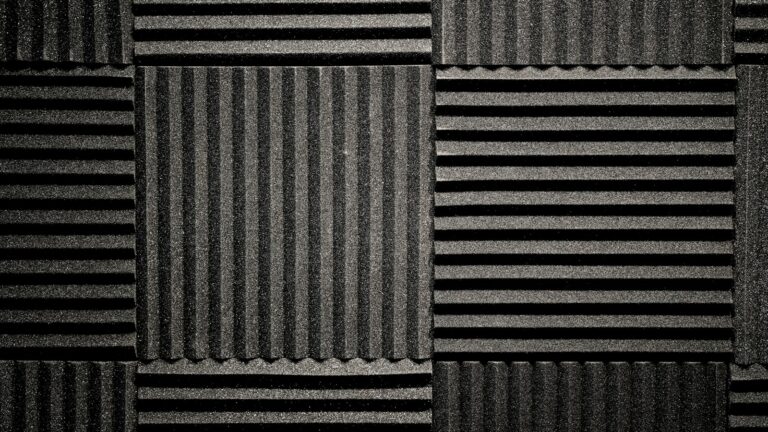 Magia Tapet Akustycznych - Jak Przeobrażają One Przestrzeń i Komfort Twojego Wnętrza